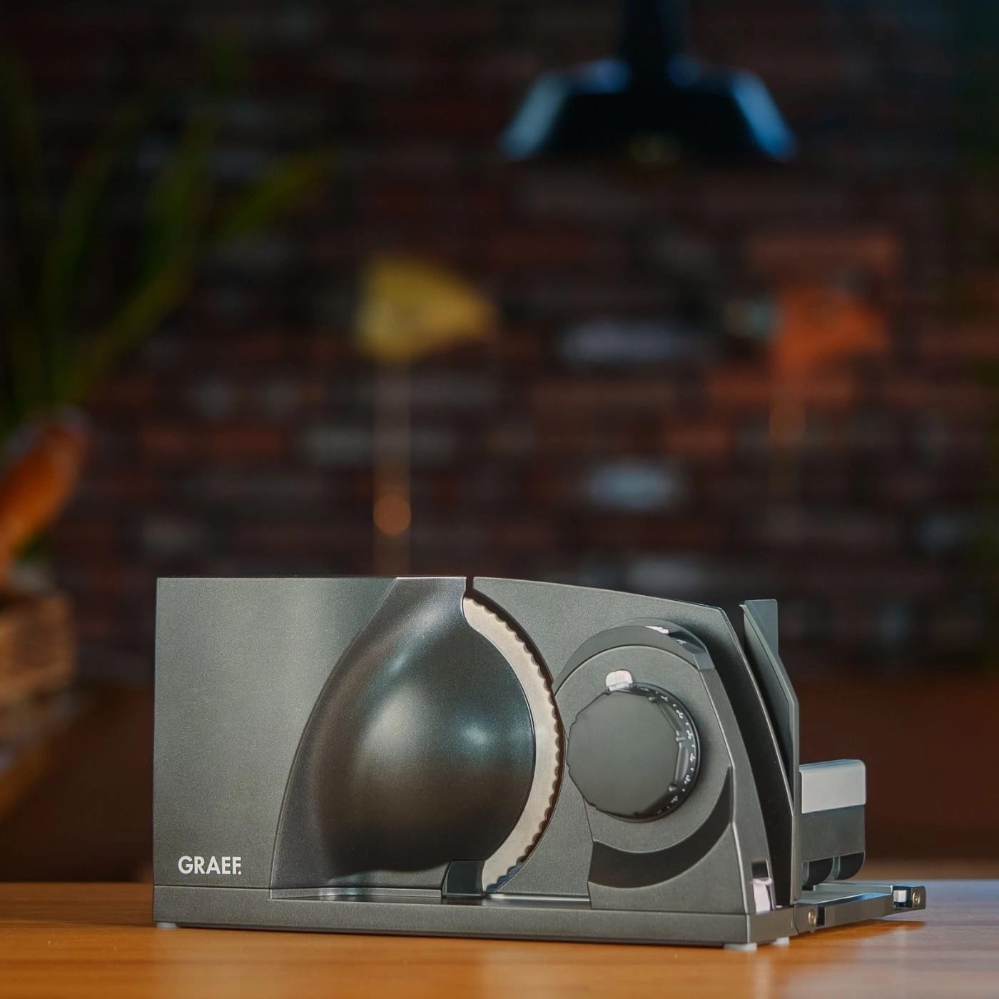 GRAEF - trancheuse universelle, compacte, lame 170 mm dentelée, épaisseur réglable, entièrement métallique, MT1006