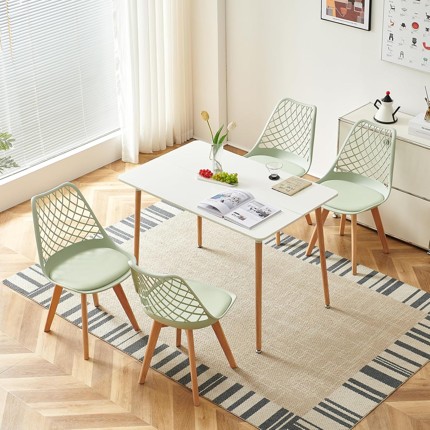 EGGREE - Chaises Scandinaves lot de 8 - Assise creusée, pieds hêtre, coussin, coloris vert