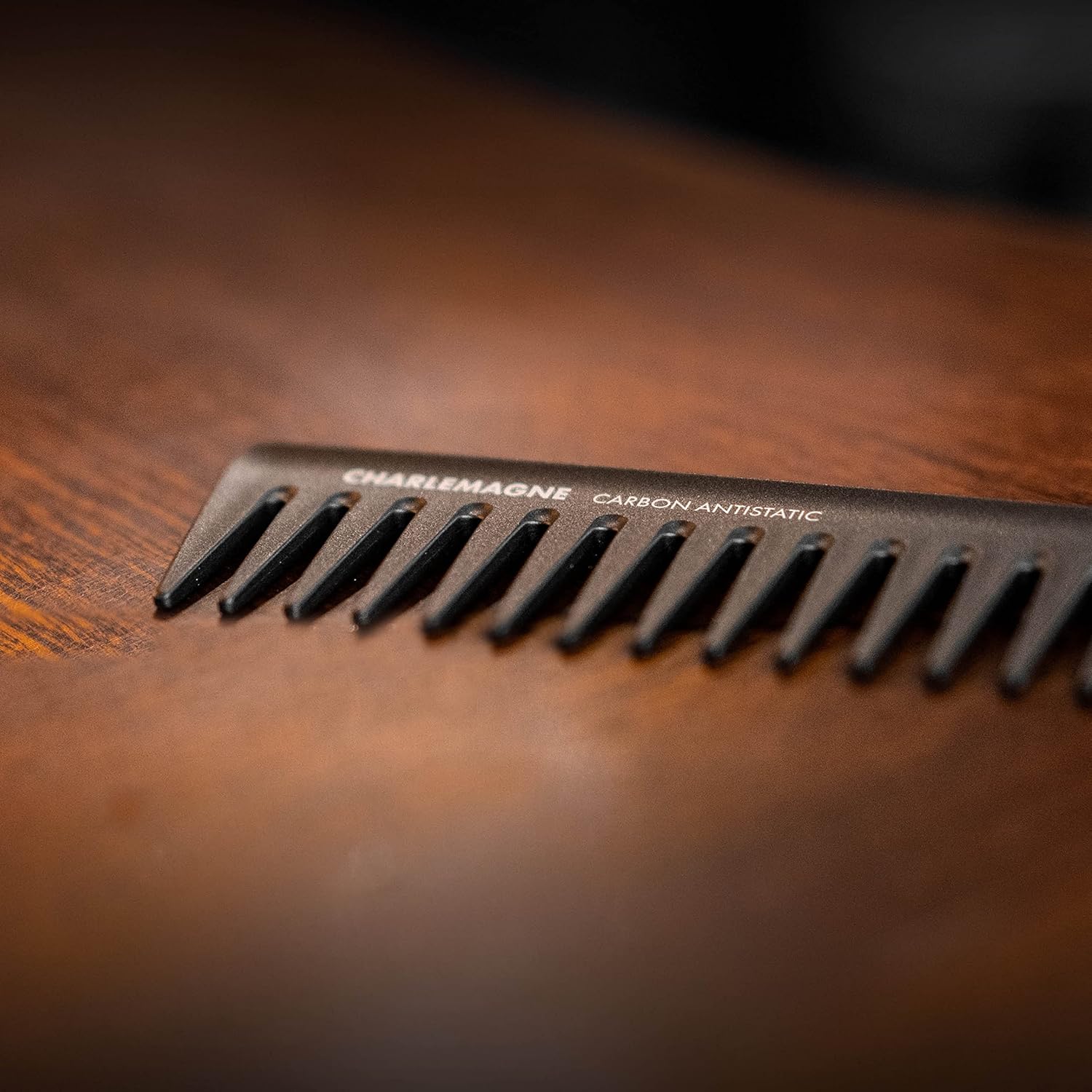 Peigne cheveux avec dents larges de Charlemagne - En carbone premium pour cheveux et barbe - Résistant et antistatique - 19cm - Pour hommes