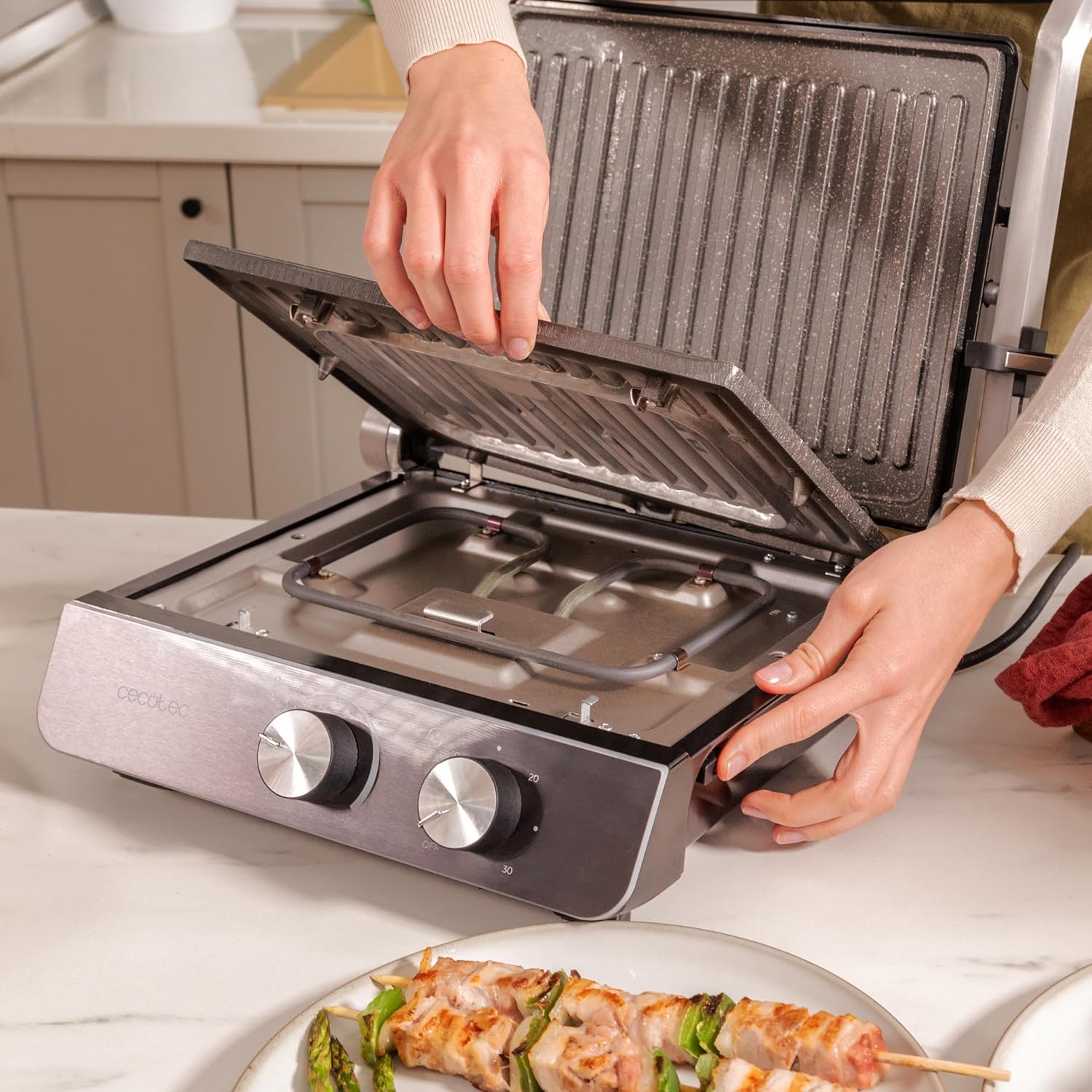 Cecotec - Rock'nGrill Blaze Neon - 29x23 cm - 2200W, plaques amovibles, ouverture 180°