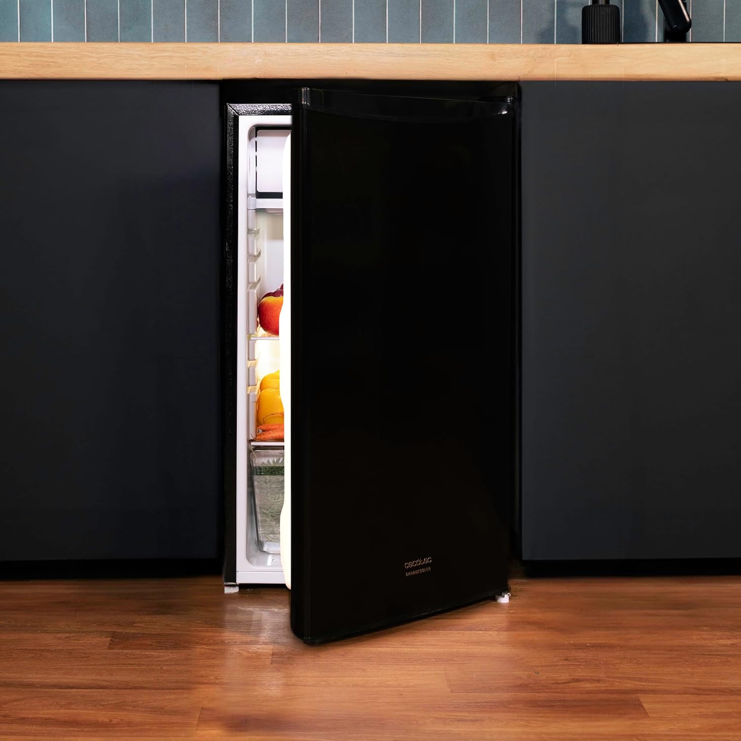 Cecotec - Bolero CoolMarket TT 90 Black - 90L - compact, porte réversible, 5 niveaux température, 5 étagères, Classe E